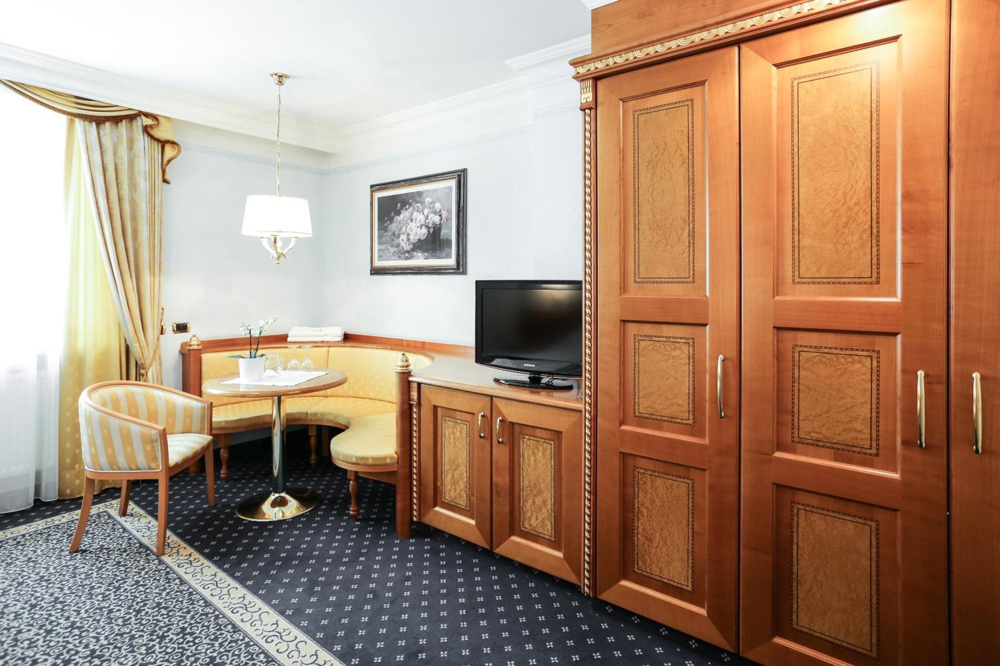 Cityhotel Goldener Adler B&B Κιούζα Εξωτερικό φωτογραφία